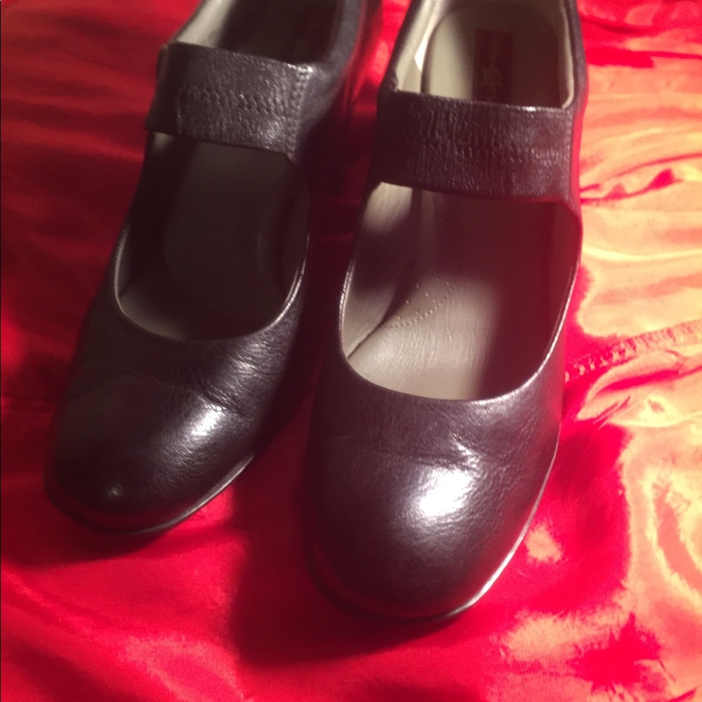 Born crown black Mary Jane pumps 9 1/2 medium Wide